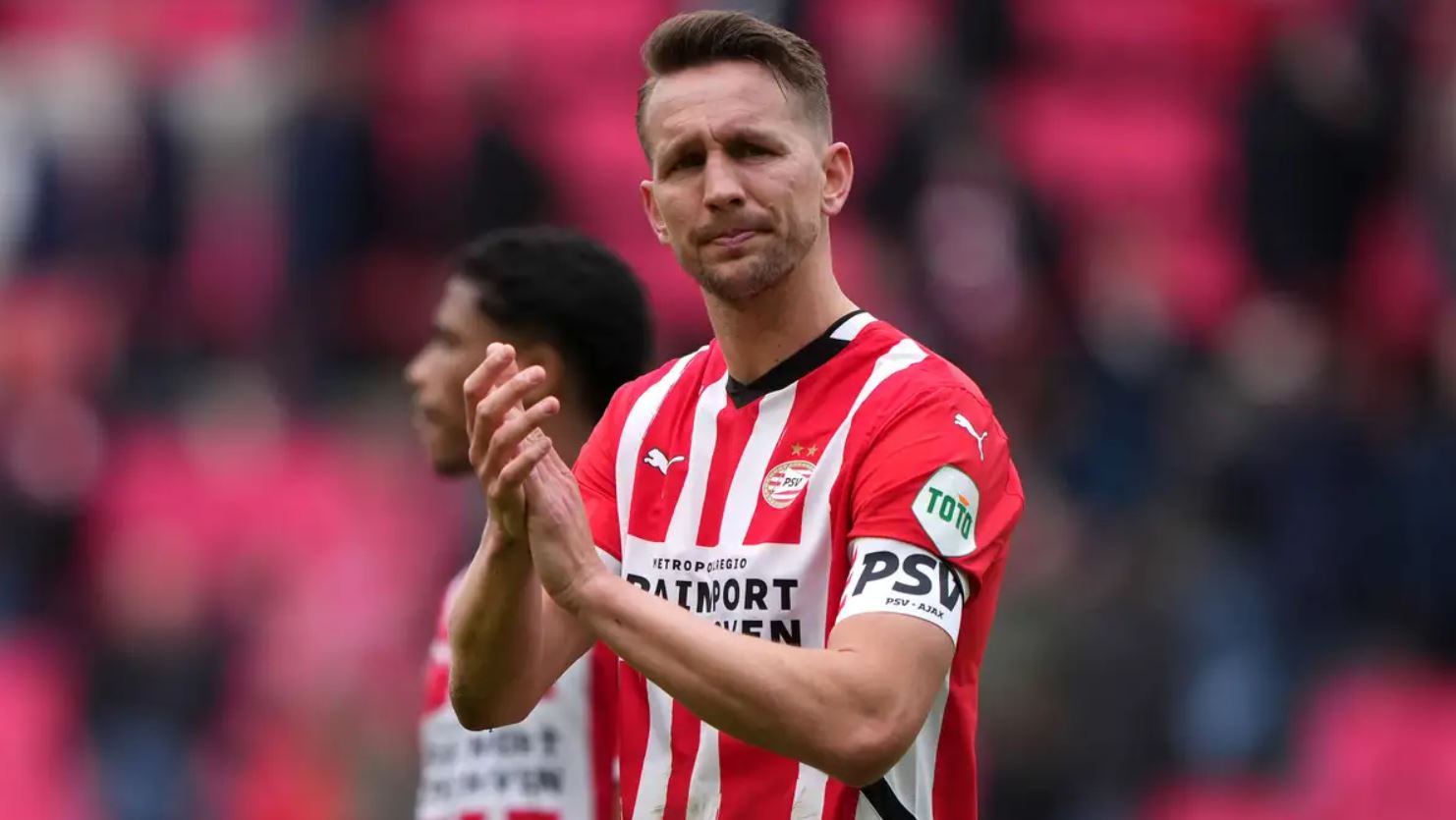 九游体育-阿贾克斯vs费耶诺德中断