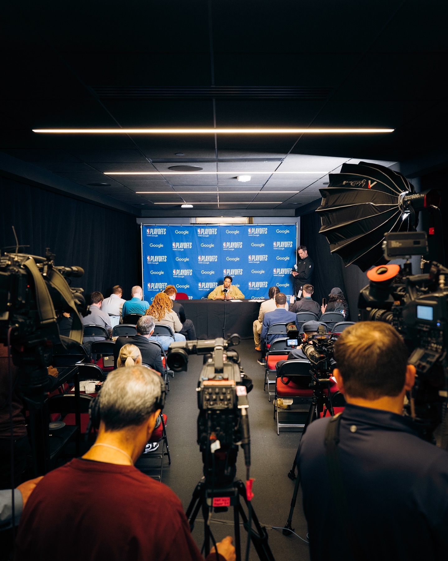 九游体育-包含印第安纳步行者训练开放日，赛前外线爆发引欢呼，德甲在即，年轻球员得到机会的词条